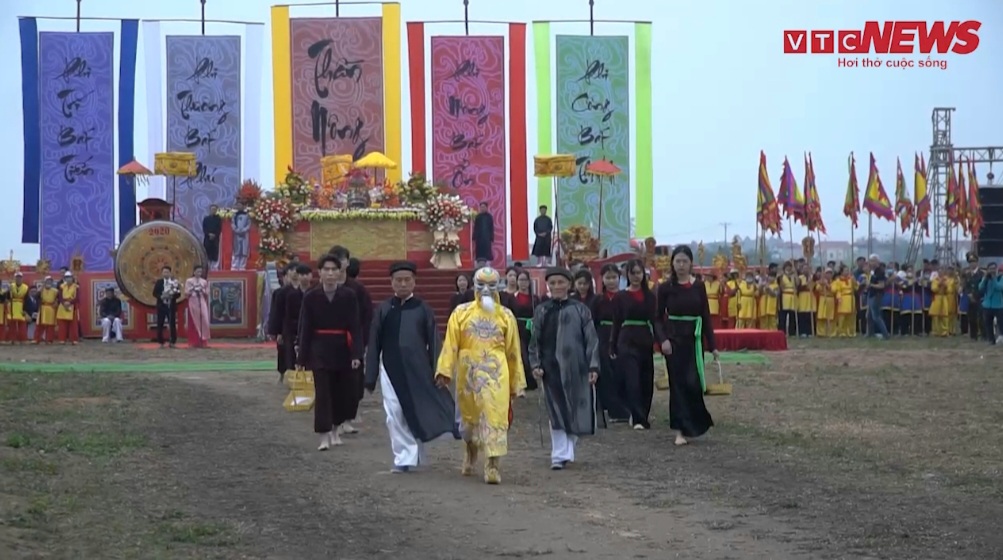 'Vua đi cày' trong Lễ hội Tịch Điền đầu năm ở Hà Nam
